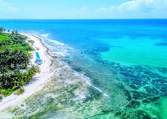 Boutique King & 2 Bed Suites, Walkable Hub - 3 Mins To Ado, Beach, Ferry, La Quinta Playa del Carmen